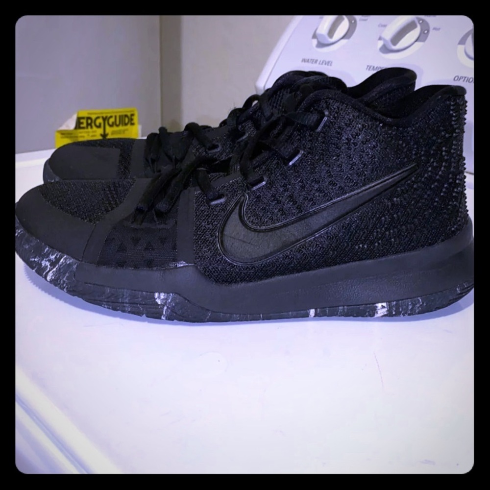 Kyrie 3s